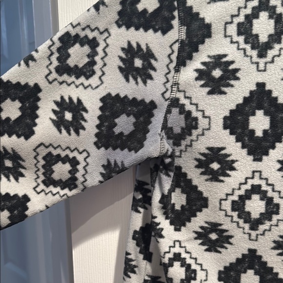 Eddie Bauer Black and White Crew Neck Sweater - Picture 4 of 4